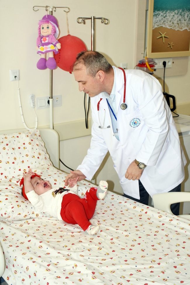 İkra bebek, dünyada sadece 10 kişide görülen bir hastalıkla mücadele ediyor